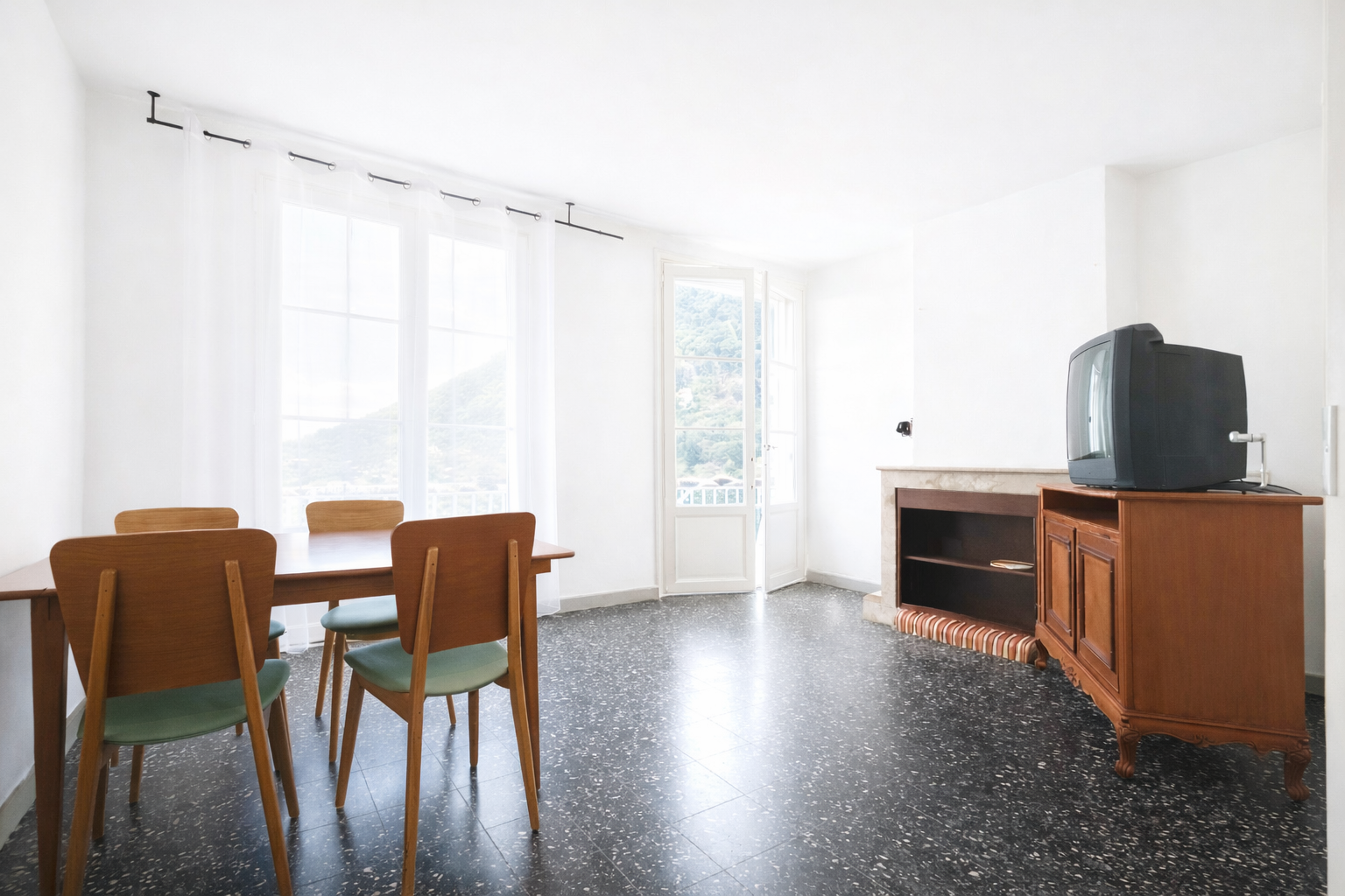 Cervione-appartement T4 lumineu coeur du village