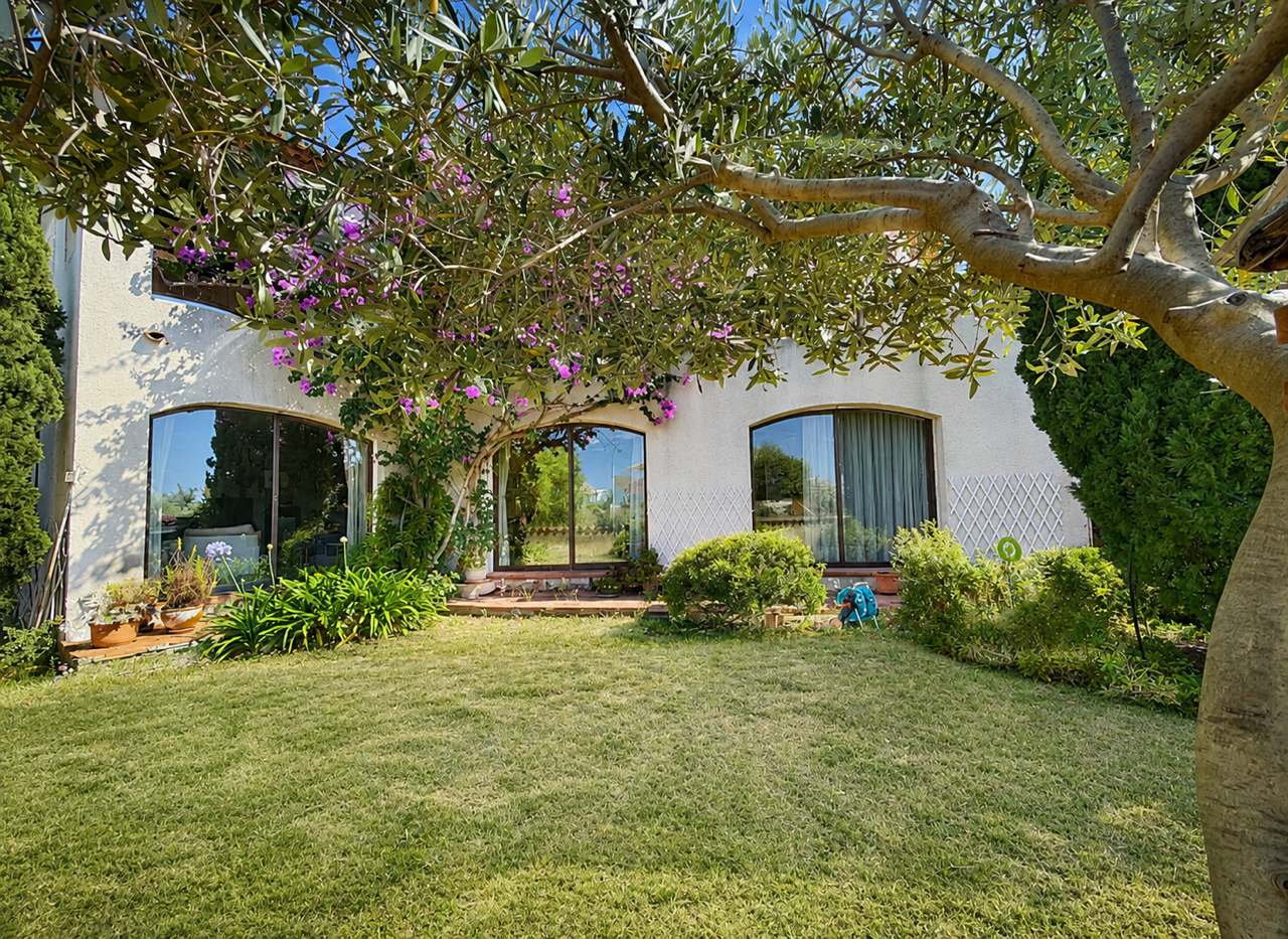 Frontignan, Grande villa F6 avec Jardin, Garage, et Cave
