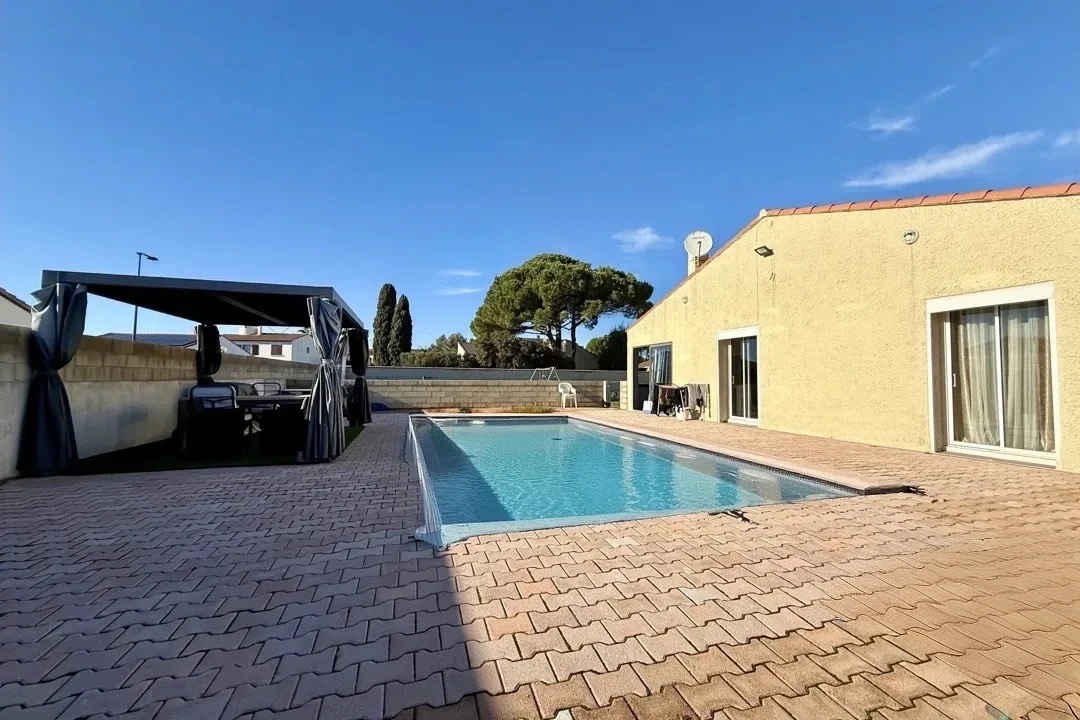 Mireval-villa de plein-pied avec piscine, trés lumineuse