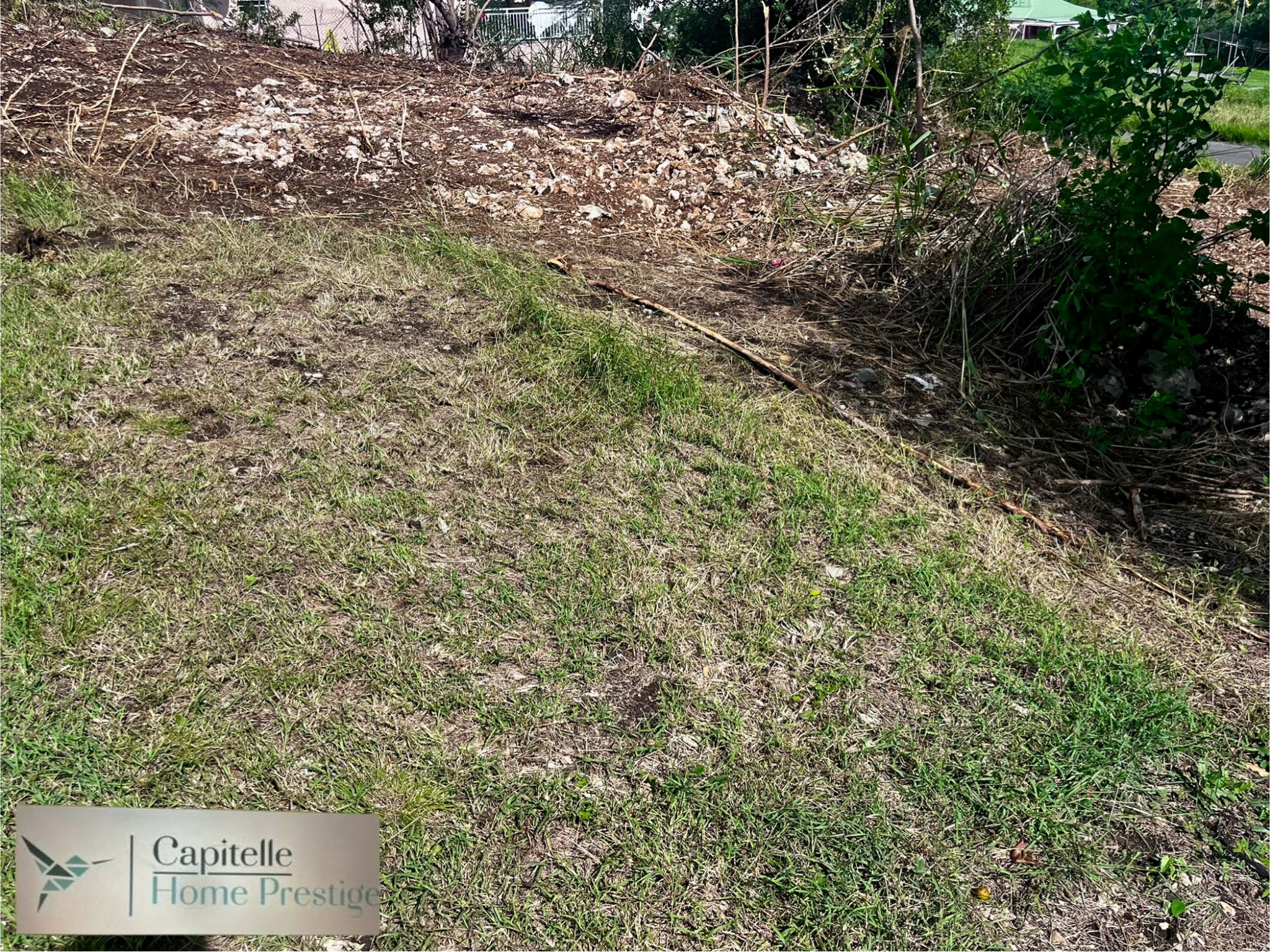 SAINTE-ANNE  Le Helleux Terrain 700 m2 constructible et viabilisé