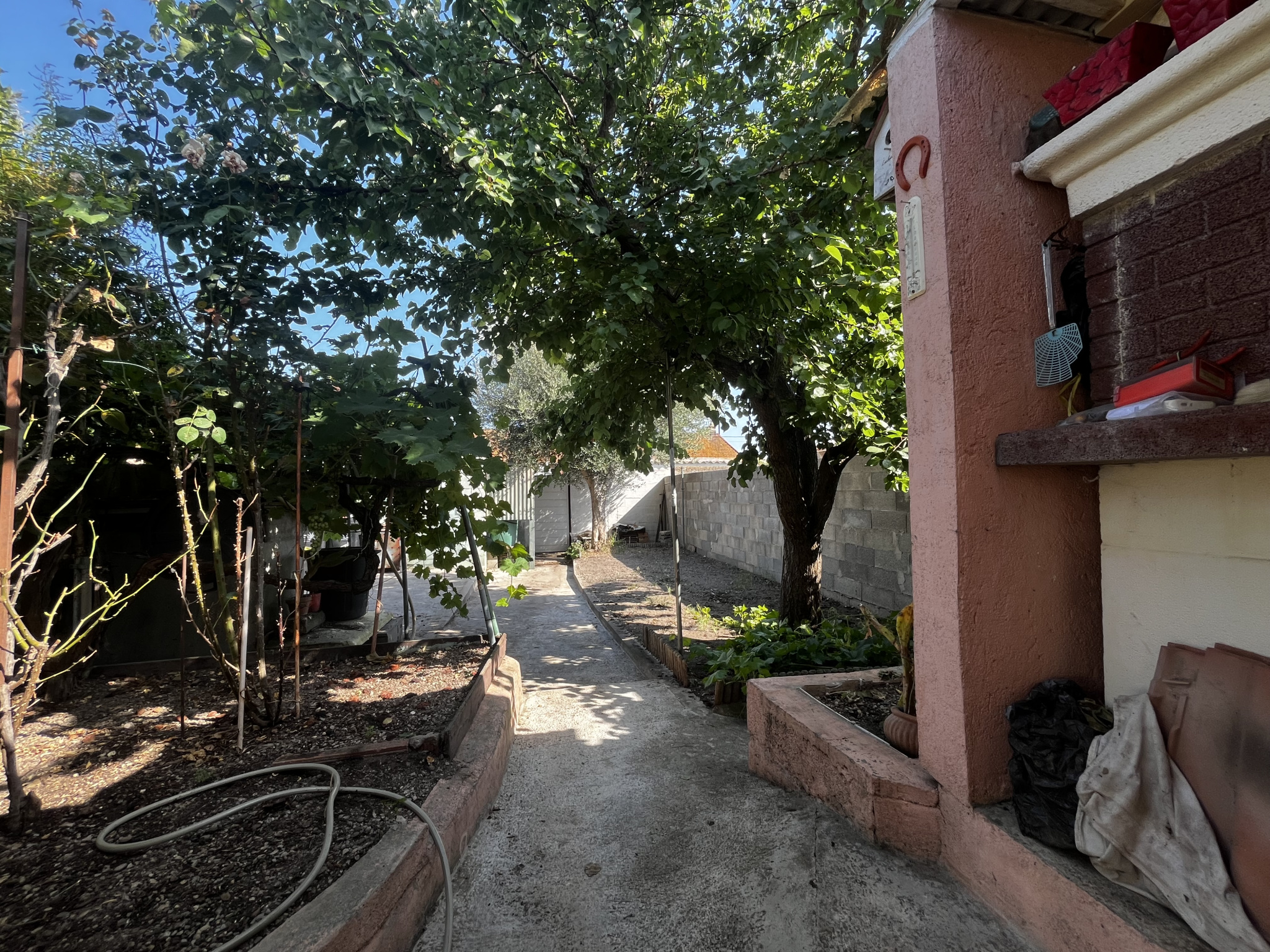 FRONTIGNAN LA PEYRADE - MAISON MITOYENNE DE PLAIN-PIED AVEC TERRAIN