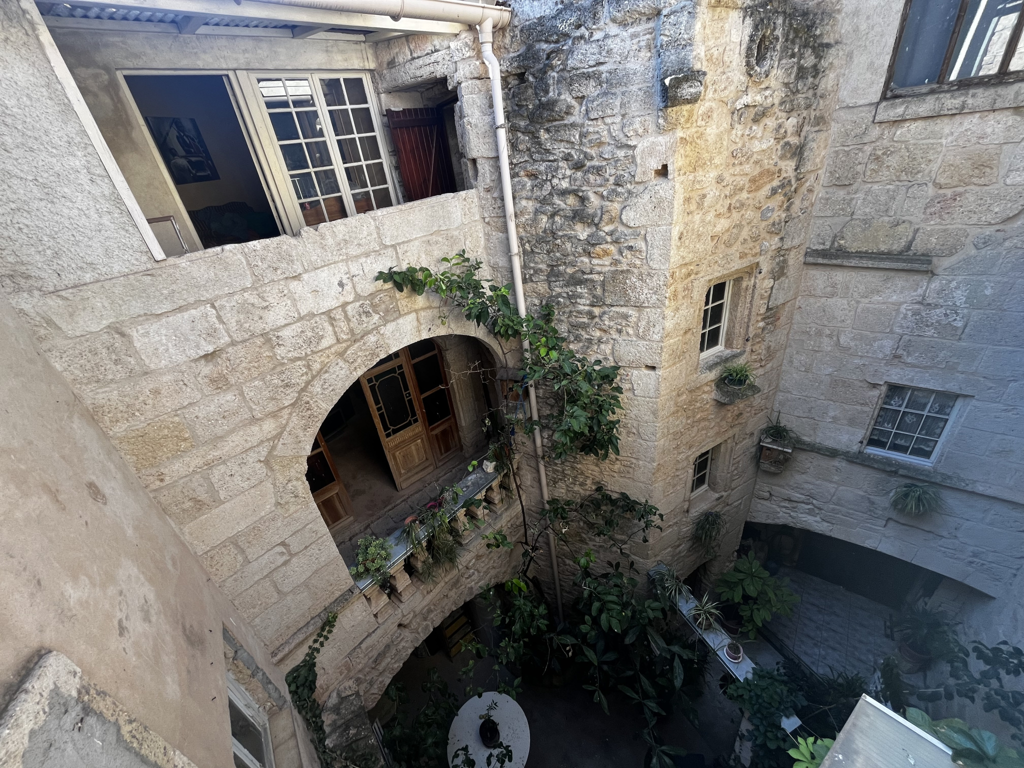 Poussan, Maison de caractère au coeur des remparts